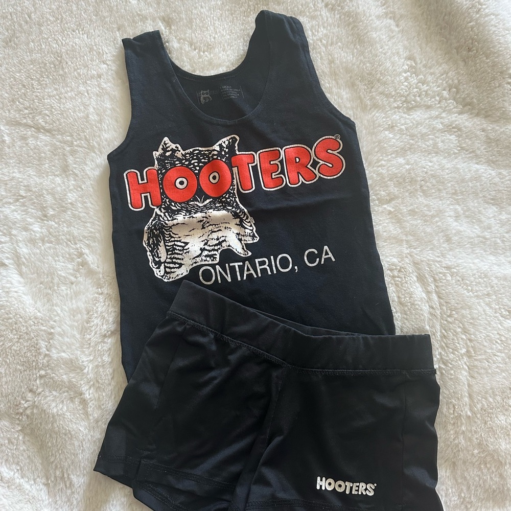 Hooters outfit